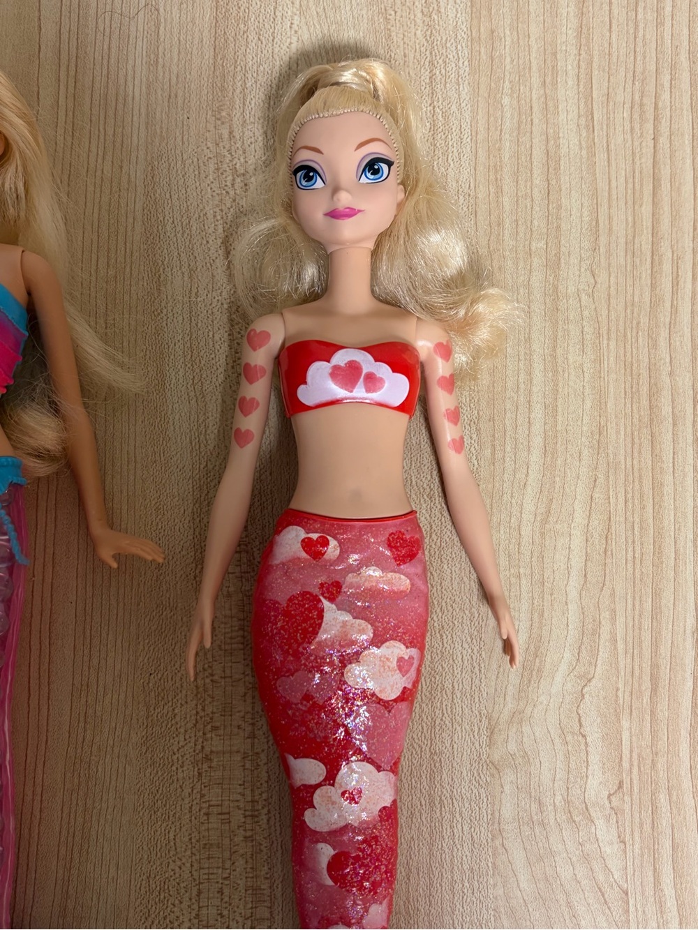 Barbie Mermaid Trio - Pink, Blue & Red Tails - Picture 2 of 4